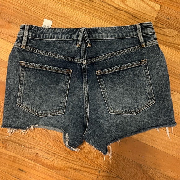 Good American Shorts - Picture 2 of 7